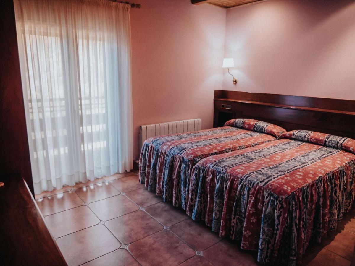 Hostal Les Fonts Castellar De N'Hug Exterior foto