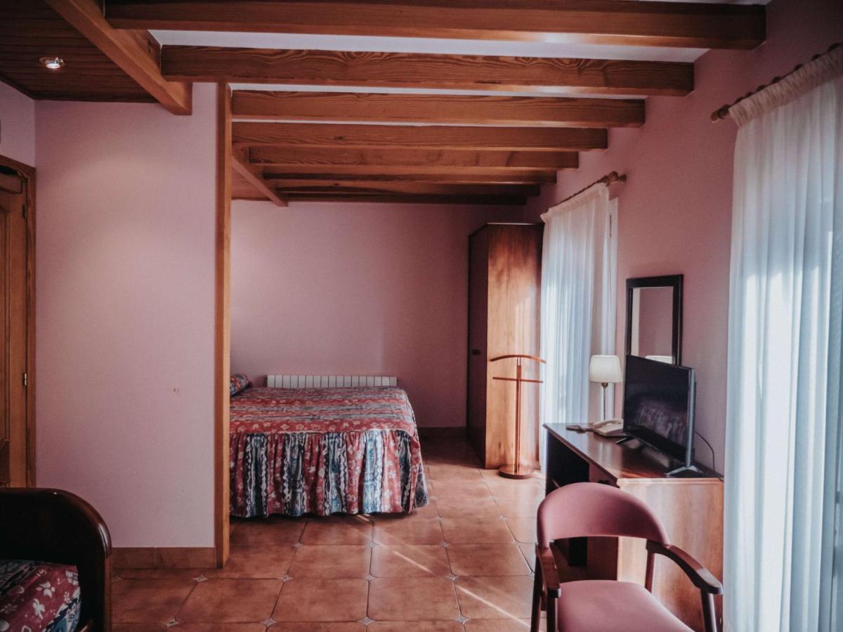 Hostal Les Fonts Castellar De N'Hug Exterior foto