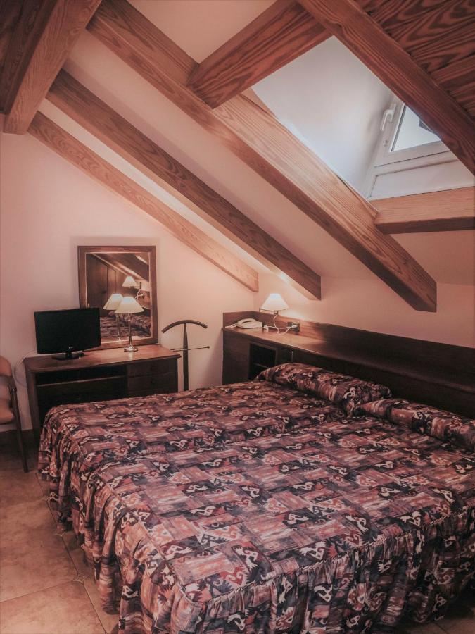 Hostal Les Fonts Castellar De N'Hug Exterior foto