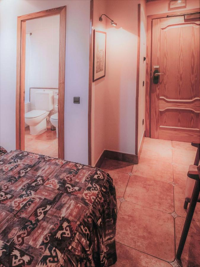 Hostal Les Fonts Castellar De N'Hug Exterior foto