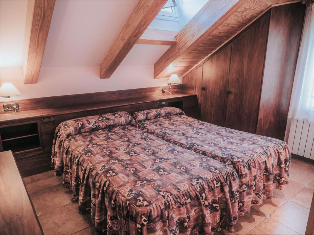 Hostal Les Fonts Castellar De N'Hug Exterior foto
