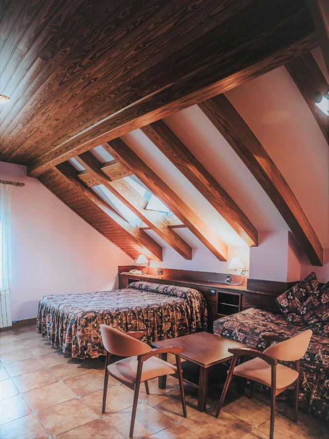 Hostal Les Fonts Castellar De N'Hug Exterior foto