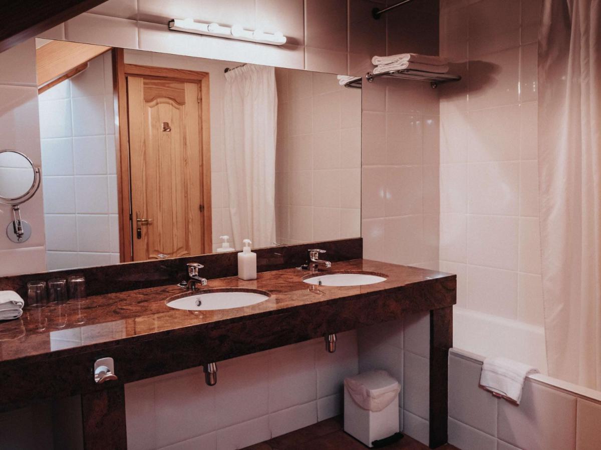 Hostal Les Fonts Castellar De N'Hug Exterior foto