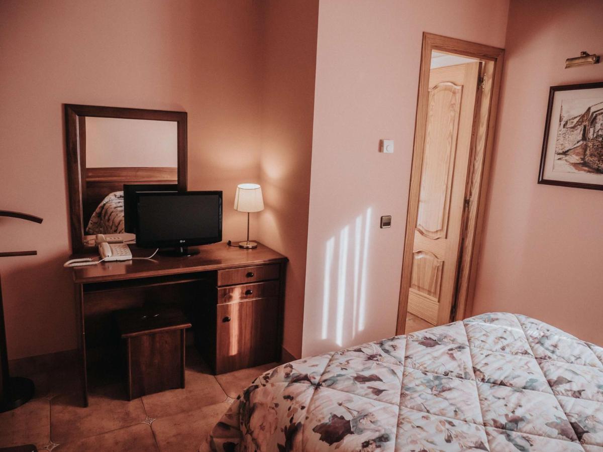 Hostal Les Fonts Castellar De N'Hug Exterior foto