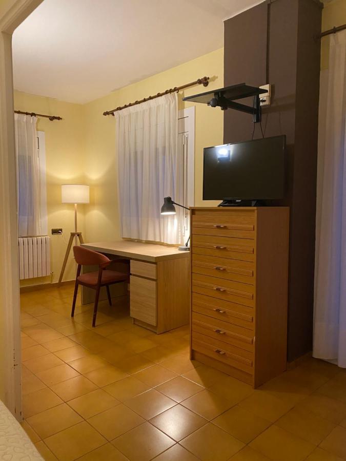 Hostal Les Fonts Castellar De N'Hug Exterior foto