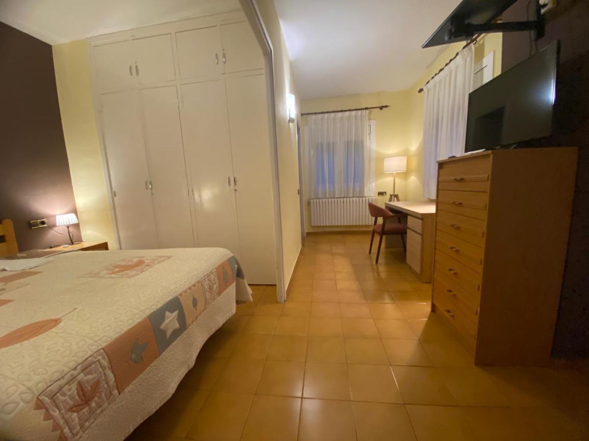 Hostal Les Fonts Castellar De N'Hug Exterior foto