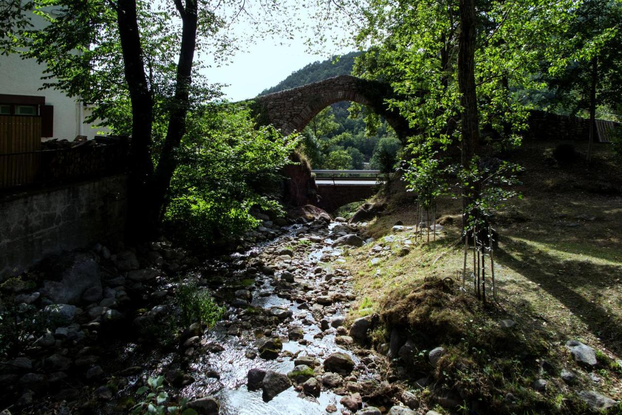 Hostal Les Fonts Castellar De N'Hug Exterior foto